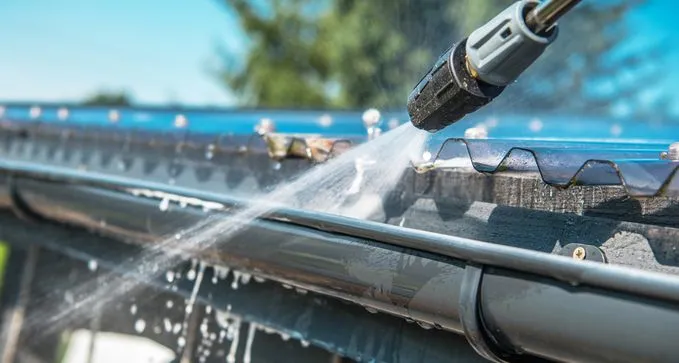 limpieza y mantenimiento anual de tejados y canalones en Épila